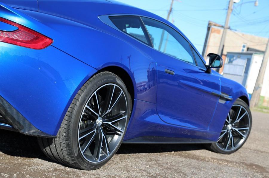 Детали экстерьера Aston Martin Vanquish 2012 года  (NA) (фото 142 из 182)